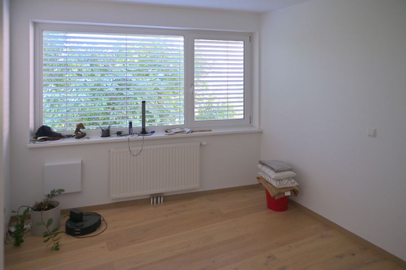 Drittes Schlafzimmer mit großem Fenster